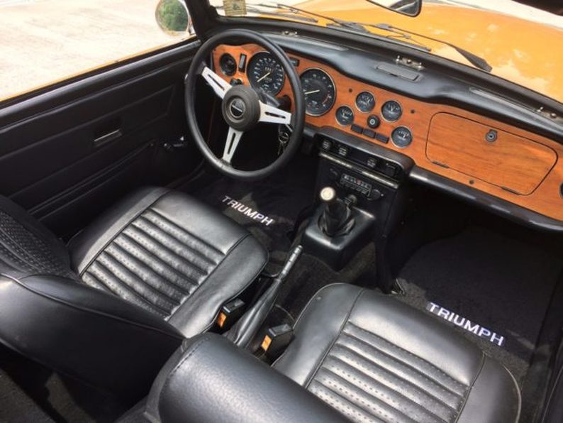 1975 Triumph TR6 Dashboard interior